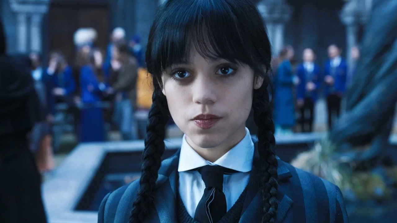 A Netflix divulgou um teaser trailer em seu X oficial, onde revela que a produção da segunda temporada de Wandinha (Wednesday) já começou.