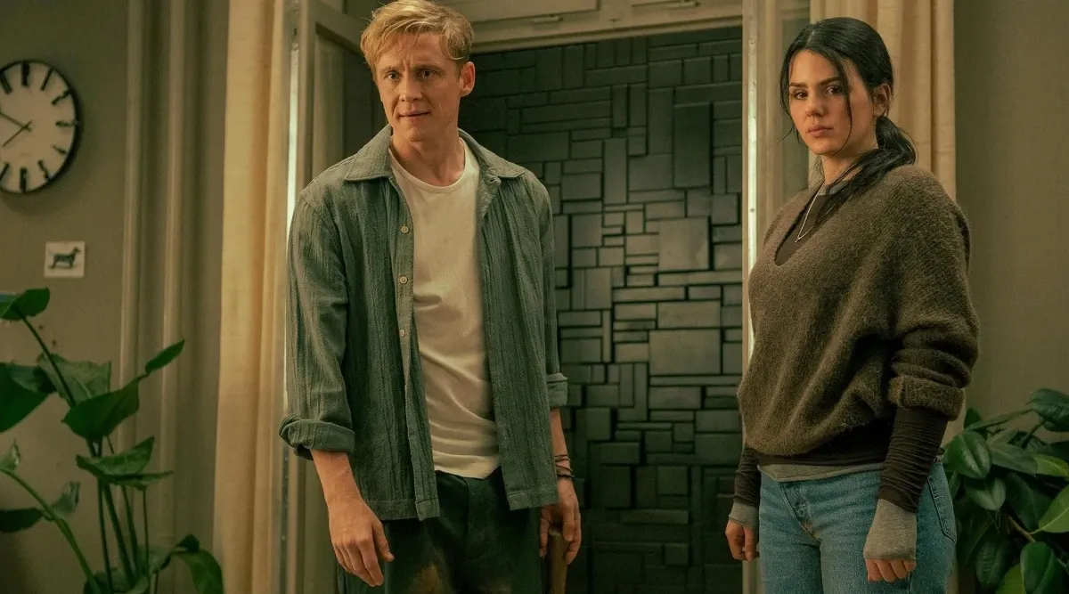 Brick, suspense alemão da Netflix, lidera rankings globais apesar de críticas negativas. Saiba mais sobre a história e o elenco do filme.