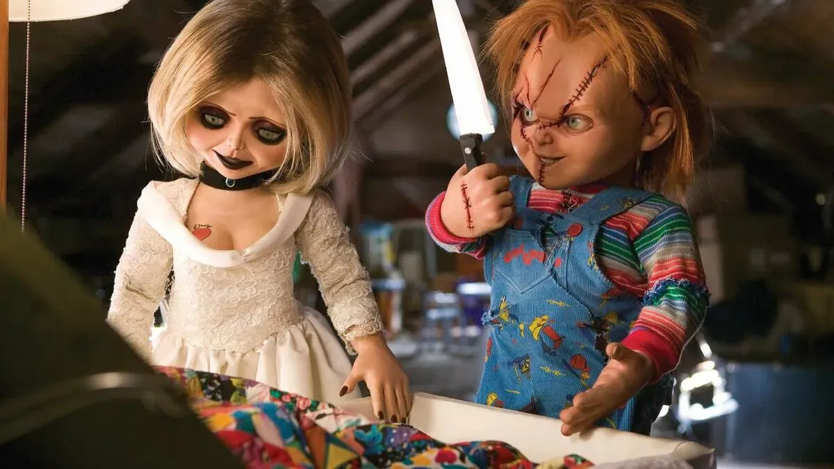 Descubra qual filme de Brinquedo Assassino é o mais assustador. Ranking revela do mais cômico ao mais aterrorizante da saga Chucky.