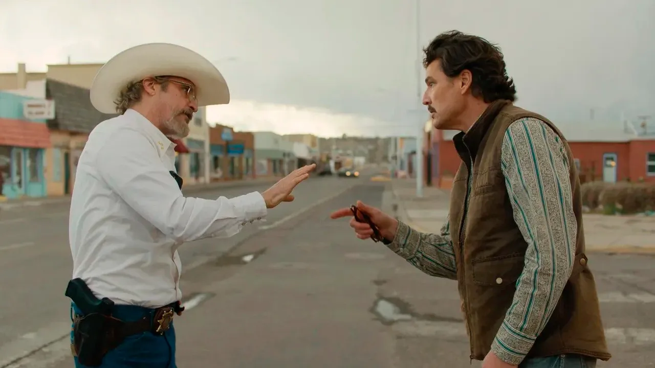 A24 lança trailer de Eddington, filme de Ari Aster com Joaquin Phoenix e Pedro Pascal. Estreia acontece em 18 de julho após exibição em Cannes.