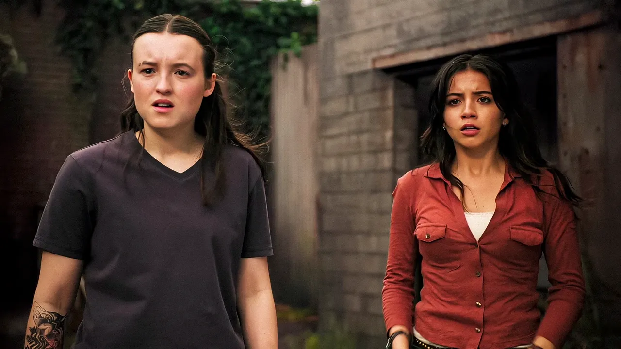 Sarah gets a karate lesson the last of us