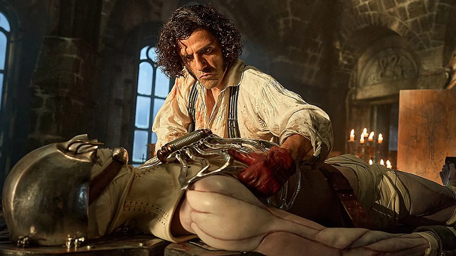 Frankenstein (2025), de Guillermo del Toro, apresenta um final emocional entre Victor e a Criatura, destacando perdão, responsabilidade e identidade.