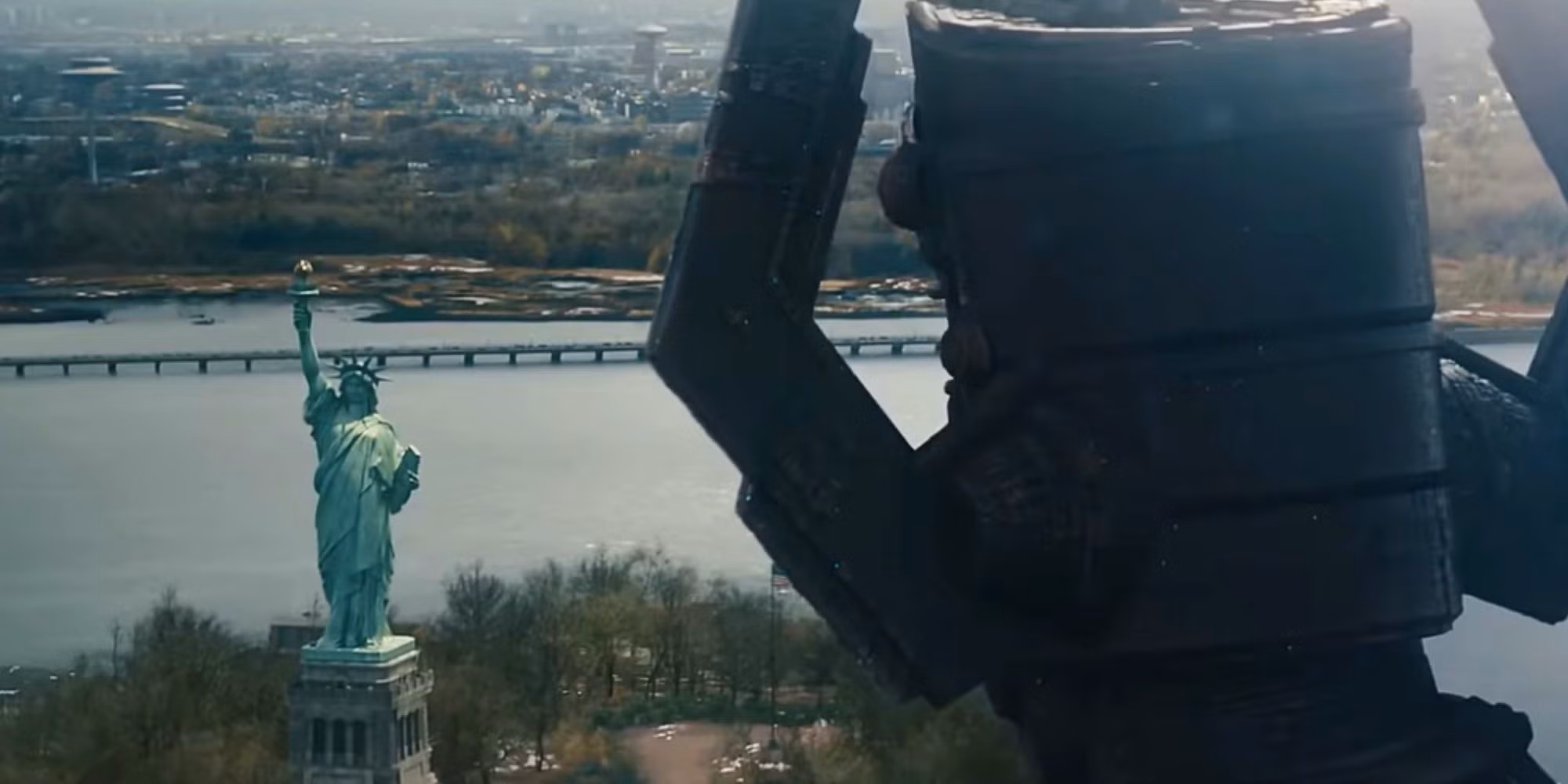 Marvel explica por que Galactus aparece com tamanho reduzido em Quarteto Fantástico: Primeiros Passos. Entenda a lógica por trás da escala do vilão.