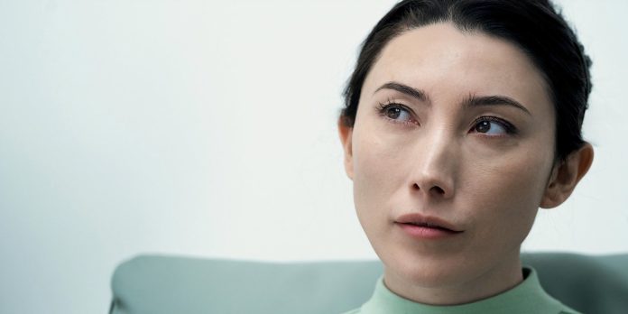 O episódio final da 2ª temporada de Ruptura desafia os fãs ao explorar temas complexos enquanto personagens fundamentais enfrentam a crueldade de Lumon.