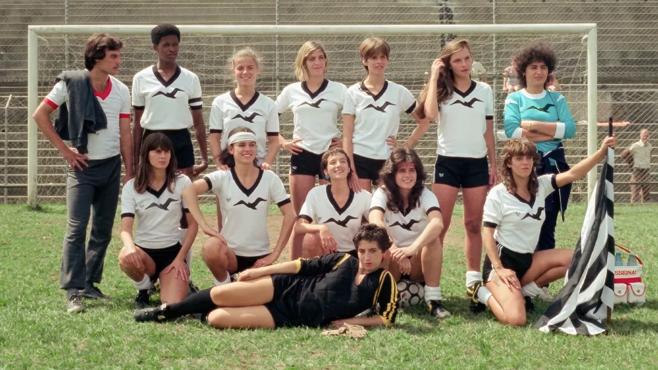 O clássico ONDA NOVA (1983), por Ícaro Martins e José Antonio Garcia, retorna aos cinemas brasileiros em versão restaurada 4K no dia 27 de março.