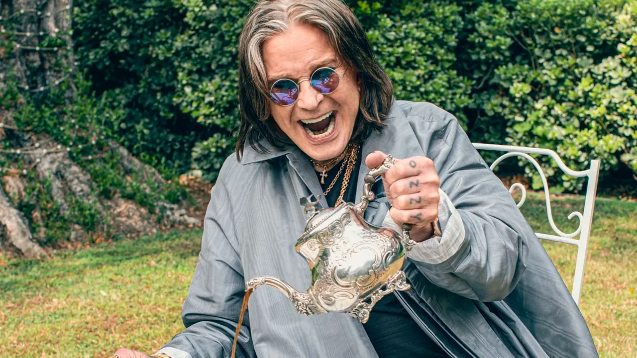 Documentário Ozzy: No Escape From Now estreia em 7 de outubro no Paramount+, com depoimentos da família Osbourne e imagens inéditas do astro.