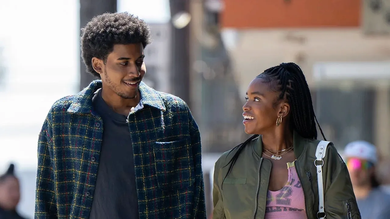 A série Para Sempre, baseada no romance de Judy Blume, ganha 2ª temporada na Netflix após sucesso da estreia em 8 de maio.